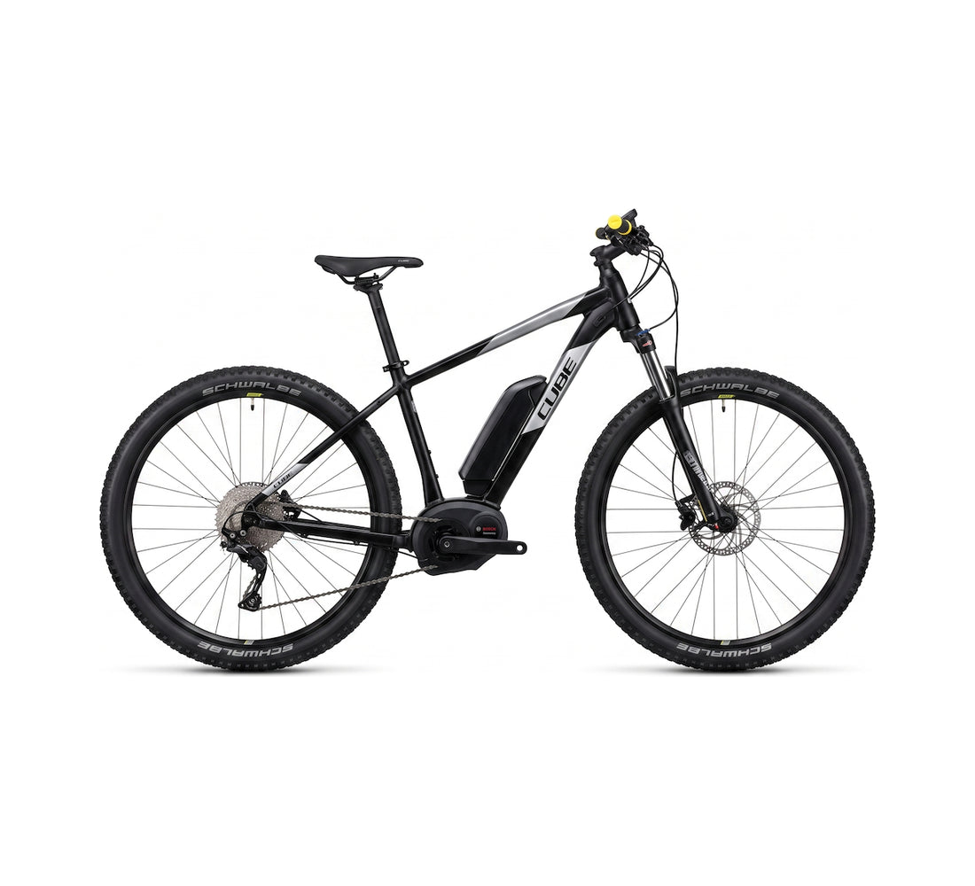 Cube Reaction Hybrid Pro E-Mountainbike in Schwarz, Hardtail mit Bosch-Antrieb, 25 km/h – Seitenansicht
