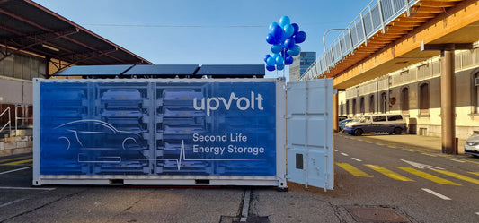Erster Second Life Quartierspeicher aus gebrauchten Autobatterien ist in Betrieb