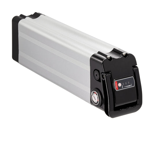 Maratron SilverFish XH370 37V 13Ah 481Wh Sitzrohrakku auf reinweißem Hintergrund
