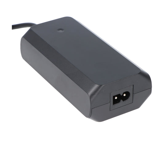 ST Chargers Ladegerät 48V 2A, XLR-Stecker auf reinweißem Hintergrund