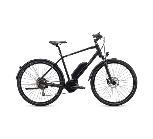 Peugeot eT01 D8 Trekking-E-Bike in Schwarz, Diamantrahmen mit Schutzblechen, 25 km/h – Seitenansicht