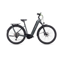 Cube Kathmandu Hybrid Pro Trekking-E-Bike in Grau, Tiefeinsteiger mit Gepäckträger, 25 km/h – Seitenansicht